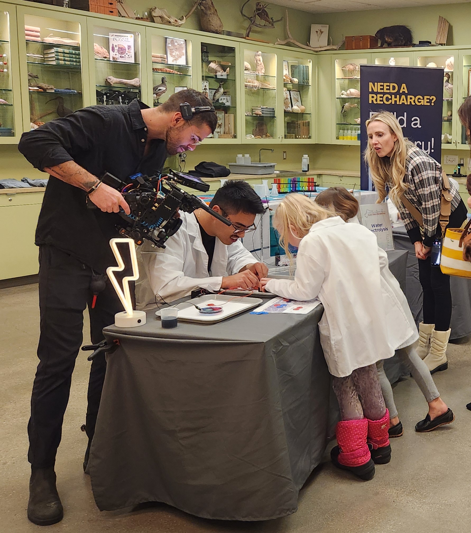 Kids being instructed on building batteries at the Natural History Museum